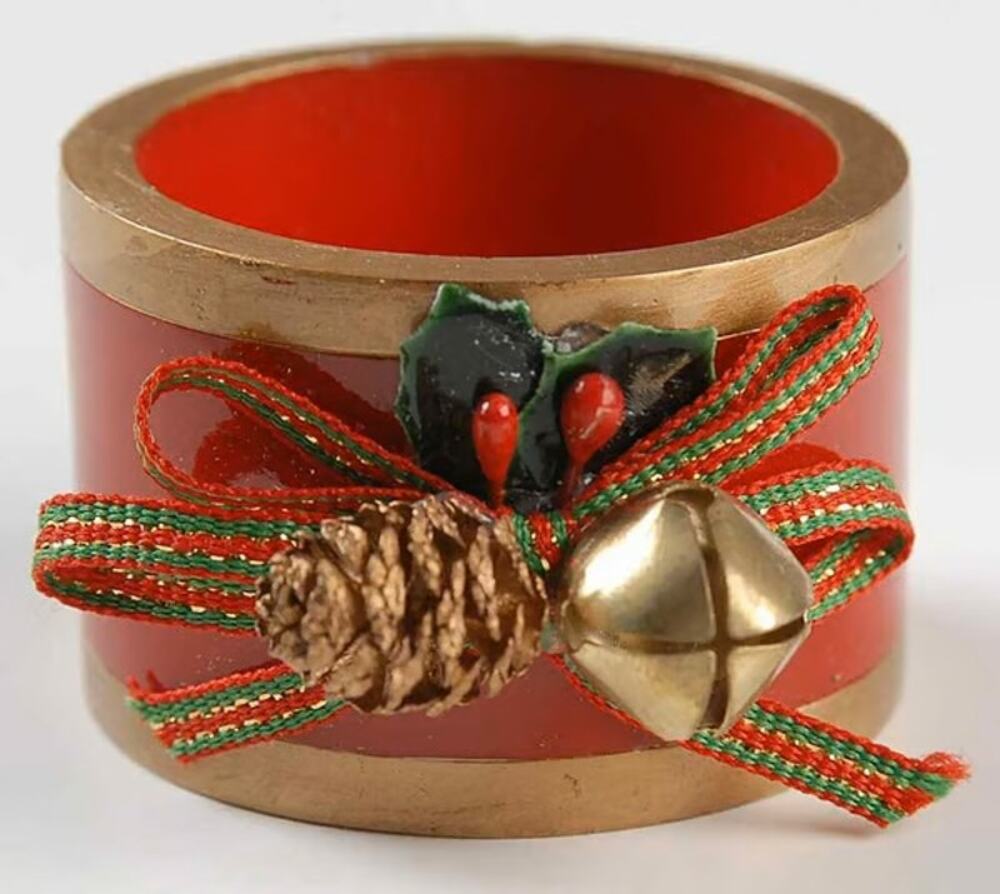 Lenox Christmas Winter Greetings Pinecones jingle bells Napkin Rings Set of 4